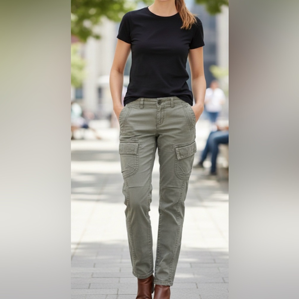 Eddie Bauer Mid-Rise Cargo Pants - Olive Green - Sz 6